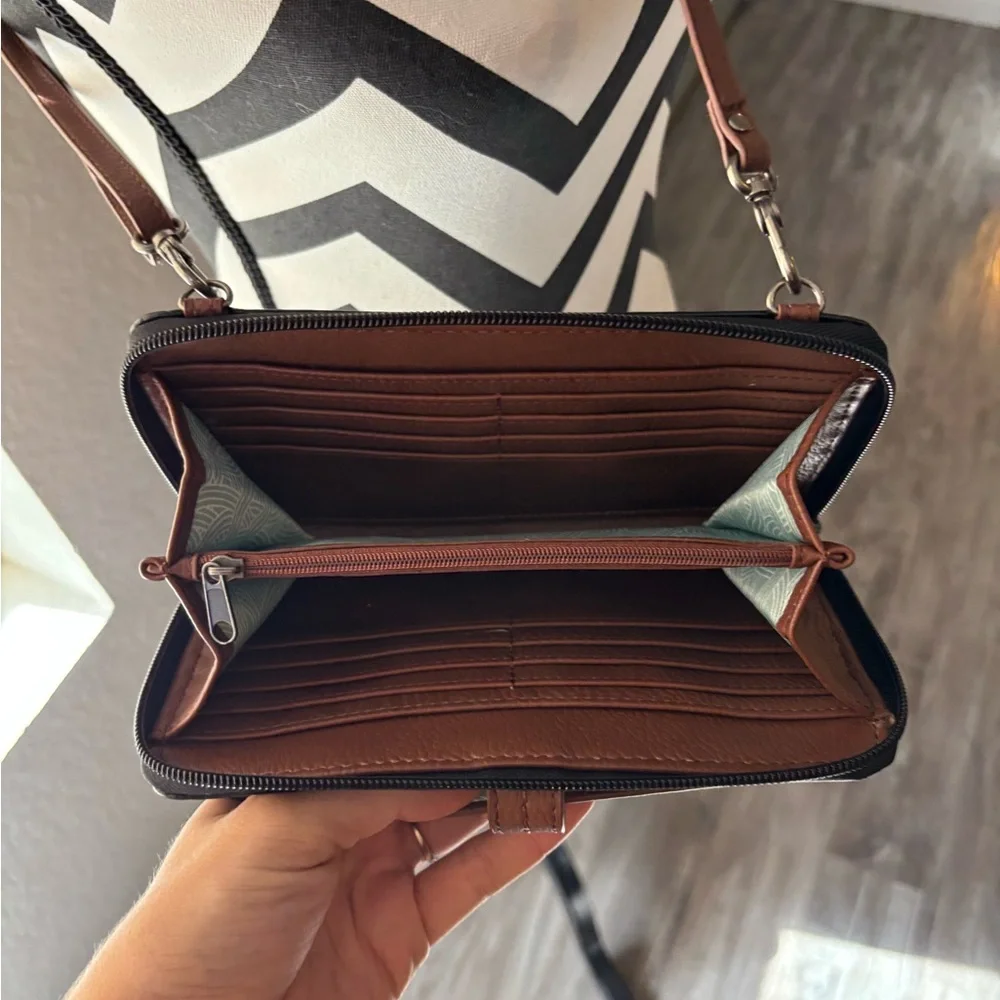 The Sak Black and Brown Crossbody Bag - Picture 3 of 3